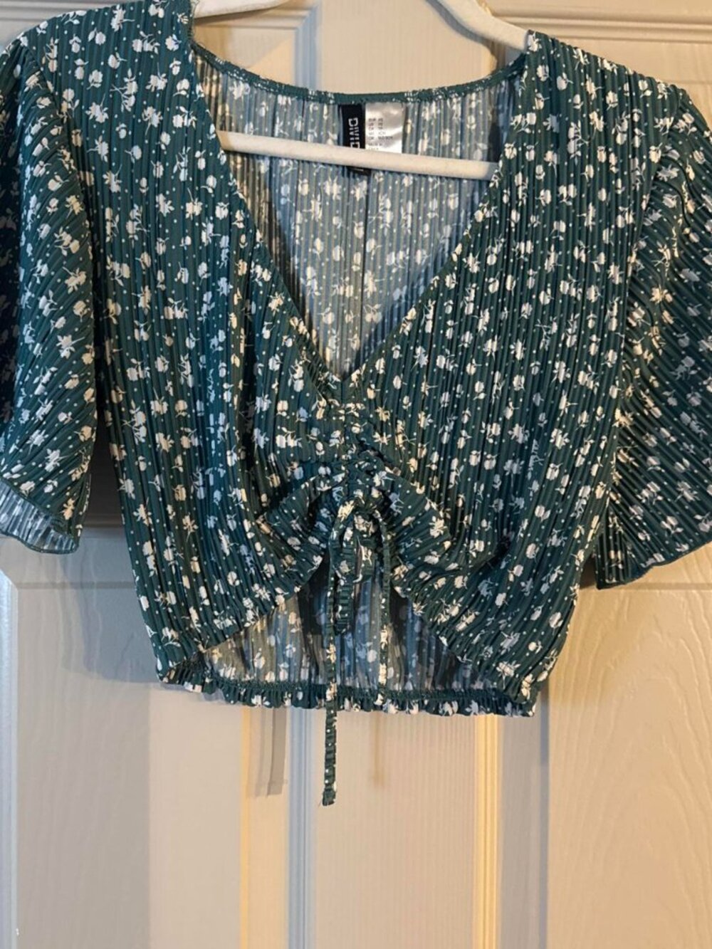 H&M green floral crop top